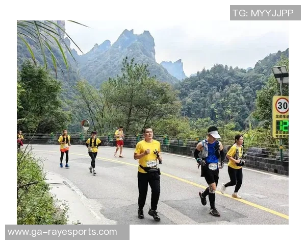 2025XTERRA越野跑国际系列赛张家界武陵源站开赛，中外2000余名选手参加